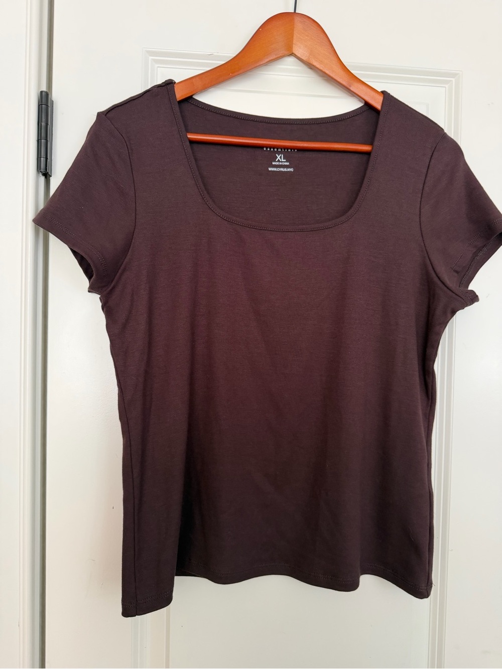 Cyrus Classic Scoop Neck Women's Top - Chocolate Brown